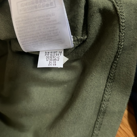 Gap NWT T-shirt lot of 2.  Olive & Navy Short Sleeve Pocket Tees - Picture 5 of 10
